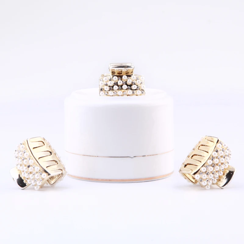 

YOORAM The new mini "pearl" hair clip is designed for women and children