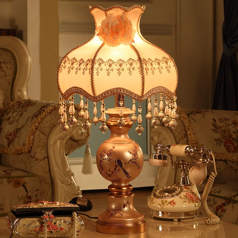 

32x58cm American Resin Paiting Table Lamp Warm Light White Light for Living Room Retro Palace Court Style Lamp Shade Table Lamp