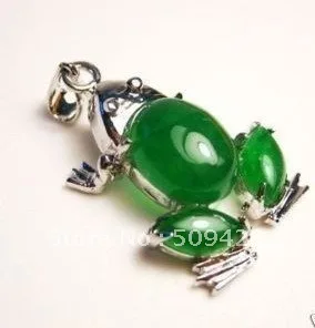 

Free Shipping>>>new Beautiful green jade frog necklace pendant