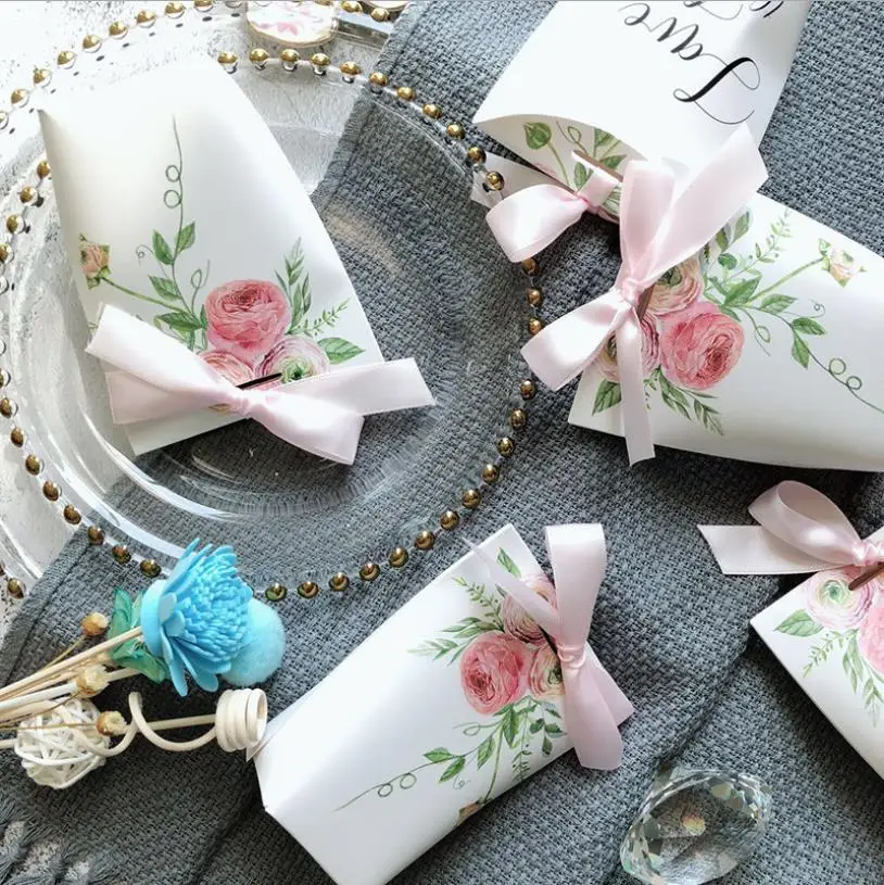 

30pcs Creative Pink Floral Printing candy box Gift Bags Packaging Bag With Handles Packaging For Jewelry Christmas Gift Pouche