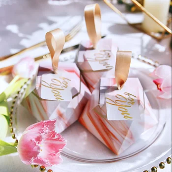 

50pcs Creative Diamond Style Wedding Favors Candy Boxes Party Supplies Bomboniera Thanks Gift Chocolate Box With For you Tag
