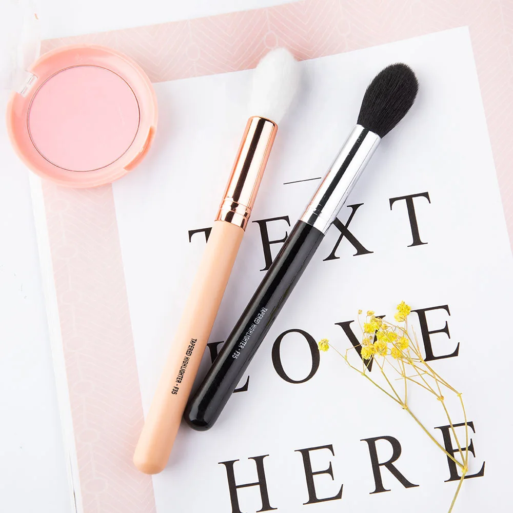 

1PCS RANCAI Single wooden handle brush highlighter brush to brighten nose shadow brush beauty tool flame brush