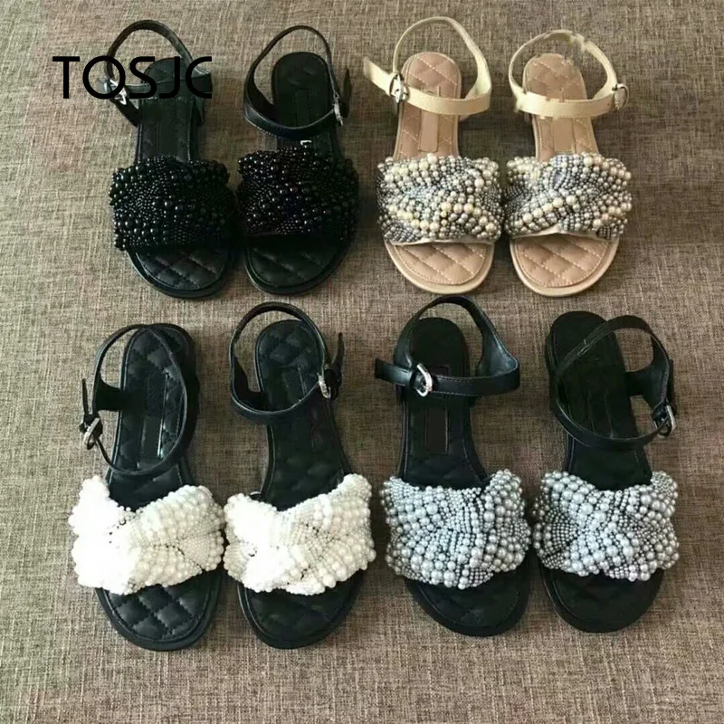 

The New Type of Pearl Flat-soled Women's Sandals with One-Word Buckle in 2019