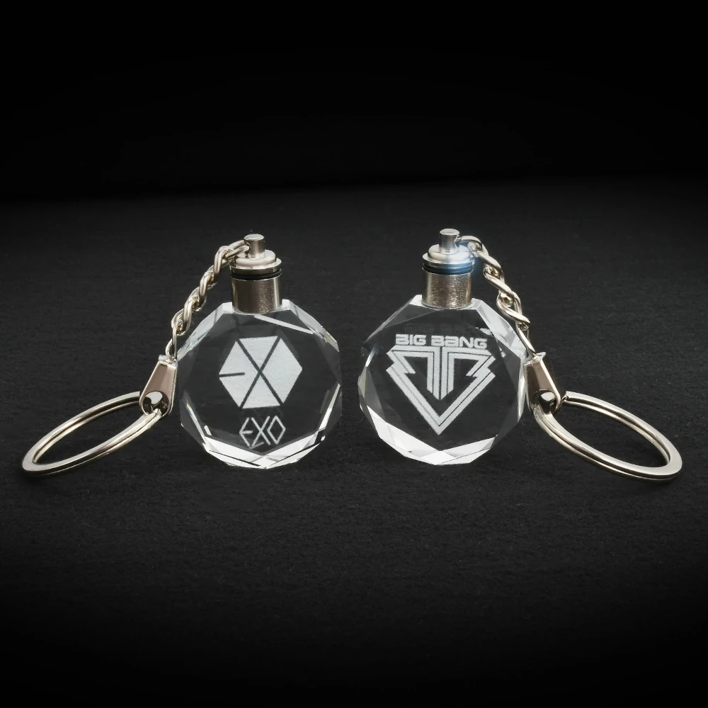 

2017 New Fashion KPOP EXO Keychain BIGBANG Keychain LED Light Crystal Key Chain Key Ring Women Men Jewelry