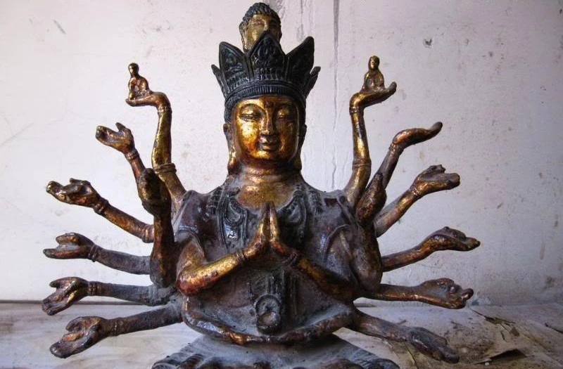 

13"Tibet Buddhism Temp old iron painted eighteen Armed Buddha Statue