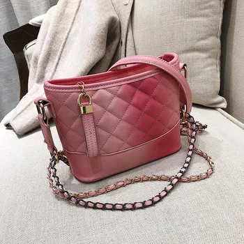 

Super fire wandering bag female 2019 new oblique bag Hong Kong style fashion Korean version of the gradual change of single-shou