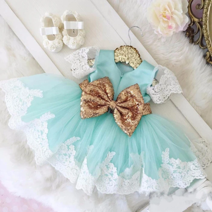 vestido dourado para bebe