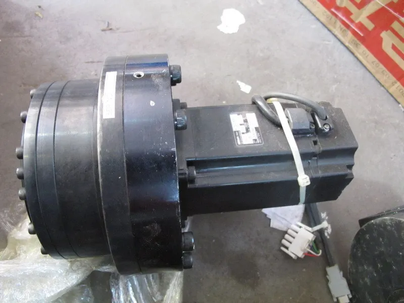 

Used servo motor with harmonic gear R88M-W75030H-OS1, SGDM-08ADA