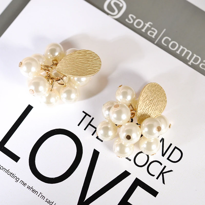 

LUBOV Elegant Imitation Circle Pearl Flower Cluster Gold Color Metal Spoon Stud Earrings Trendy Women Party Piercing Earrings