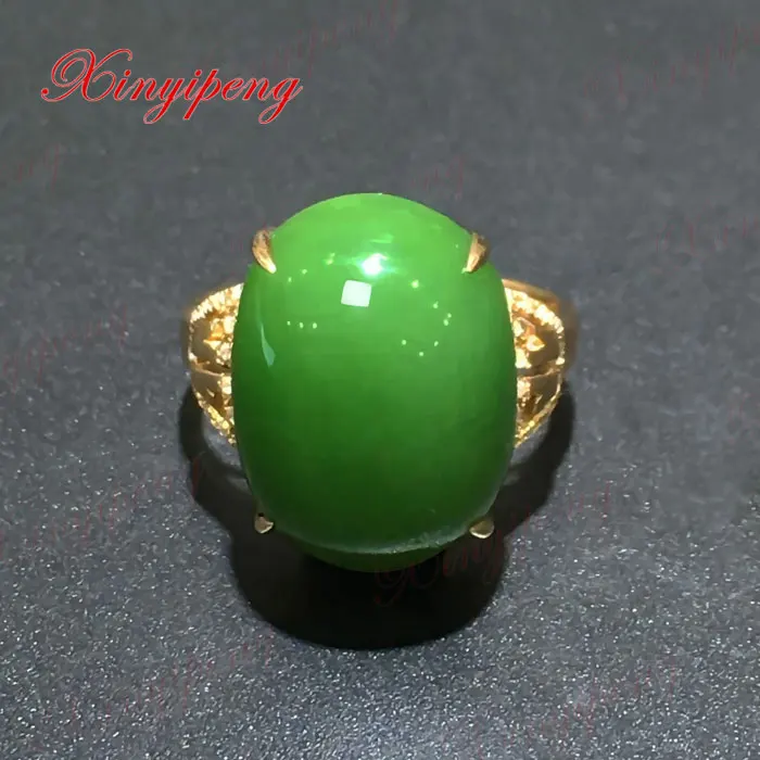 

18 k rose gold with 100% natural jade ring Spinach is green Simple and easy Fine jewelry With diamond