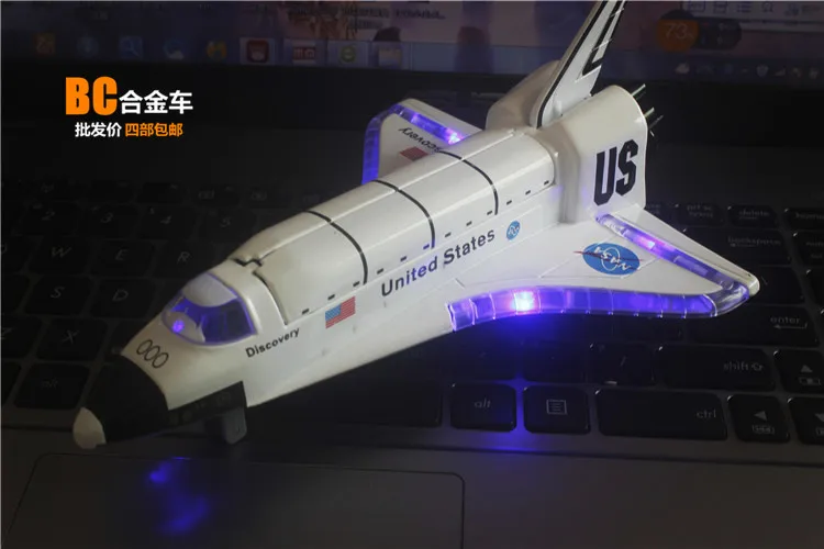 Goede Legering Space Shuttle Gegoten Ruimte Craft Ruimte Vliegtuig, ruimteschip Model 19 Cm Lengte W Licht En Muziek