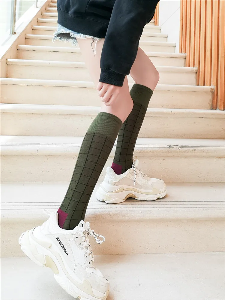 PEONFLY Новинка 2019 женские милые длинные носки Harajuku цветные полосатые сетчатые чулки скейтборд длиной до колена счастливые носки