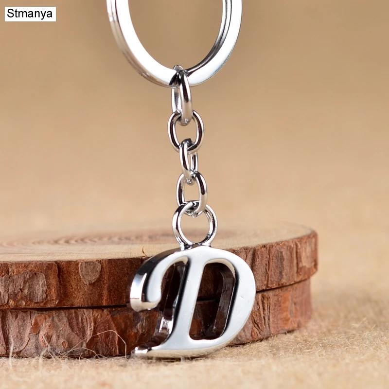 Простой DIY 26 металлический брелок в виде буквы для мужчин и женщин симпатичная цепочка для ключей вечерние Подарочные ювелирные изделия автомобильный брелок - Цвет: D