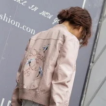 Весна новая вышивка бейсбольные куртки из искусственной кожи Женские повседневные свободные короткие куртки мотоциклетное пальто