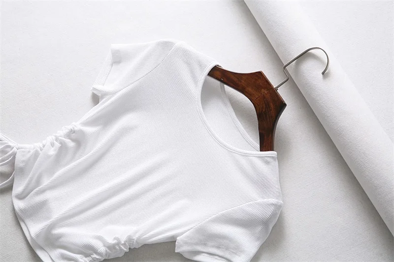 Женская футболка в рубчик с завязками сбоку