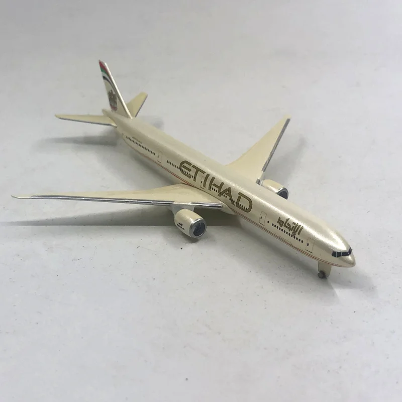 Новое специальное литье 1: 600 воздушный пассажир 777-300er Adi авиационная модель самолета из сплава строительных самолетов домашний дисплей игрушки