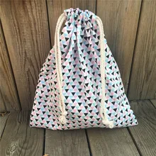 YILE 1 шт. хлопок шнурок мешок вечерние подарочные сумки Сортировка сумка Печать Мини треугольник 8115dd