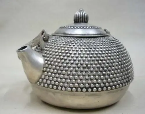 

Exquisite Chinese Tibetan silver beautiful portable teapot,have many small grain