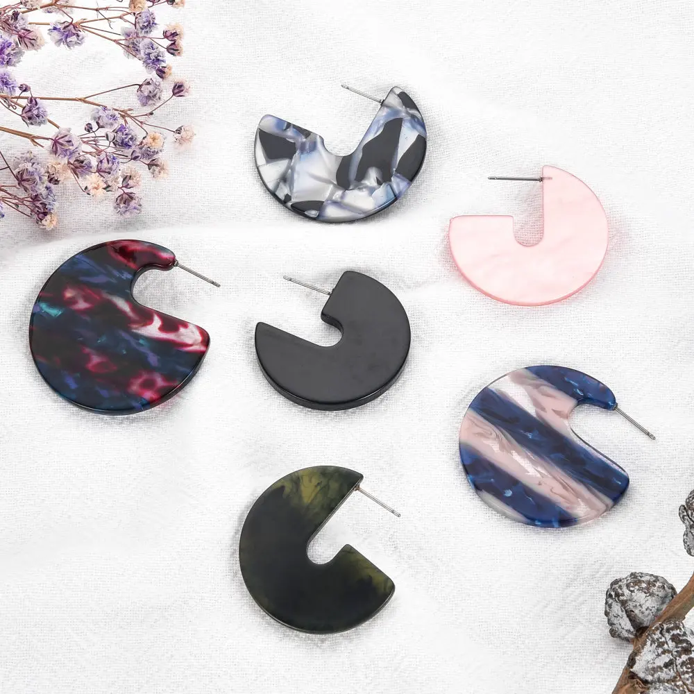 

2018 Boho Girl Earring Fashion White Pink Black Irregular Stud Earrings Pattern Simple Woman Earrings Acetate Earring Harajuku