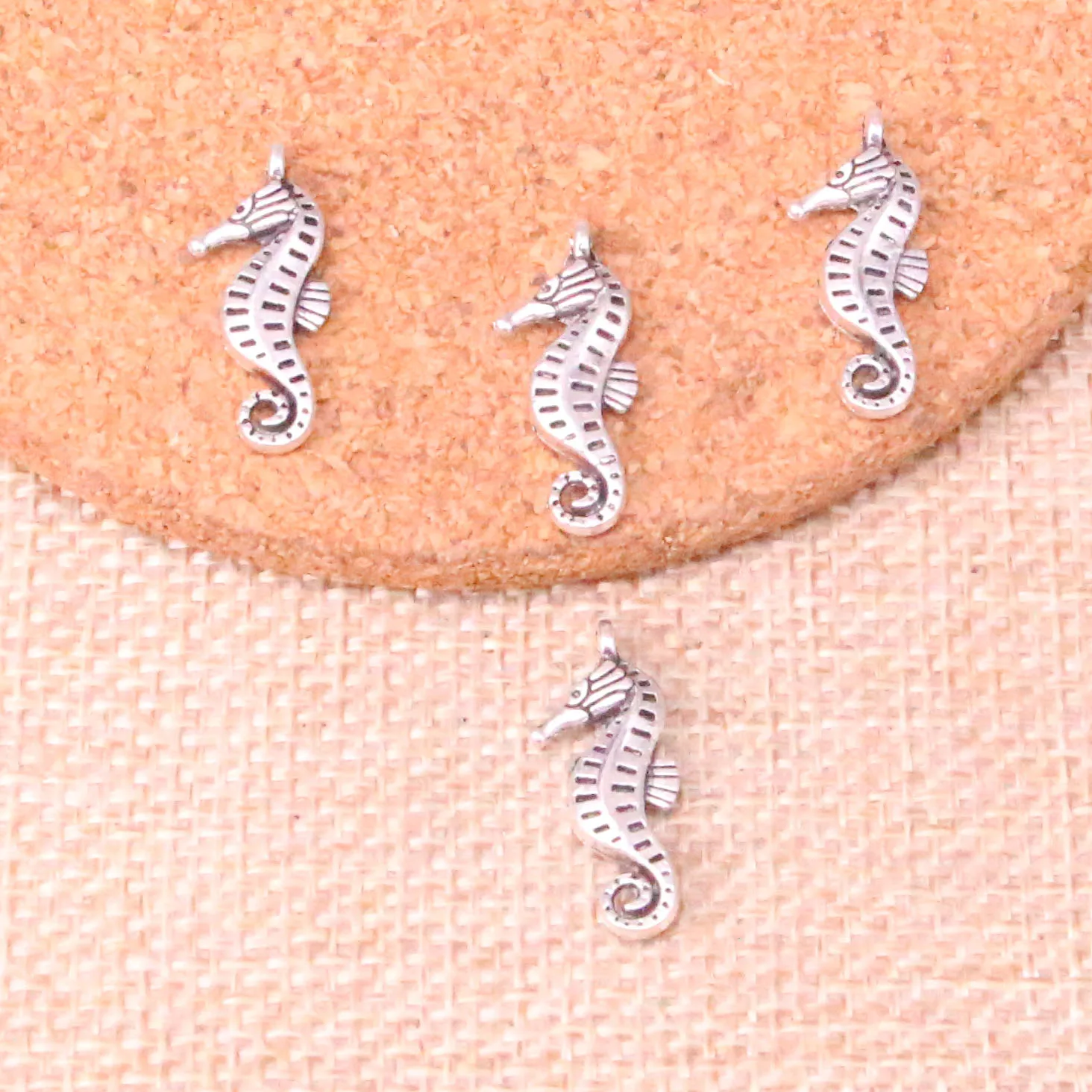 

20pcs double side seahorse hippocampus Charms Tibetan Silver Plated Pendants Antique Jewelry Making DIY Handmade Craft 22*8mm