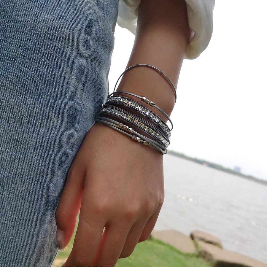 

Vintage Crystal Fringed Leather Multi-layer Magnetic Buckle Bracelet for Women Bohemian Latest Blue Gray Bracelet Bangle Jewelry