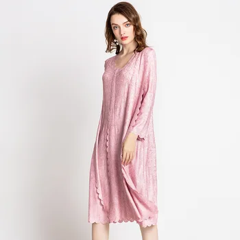 

Autumn Women Pleated Dress 2018 New Style Ladies Fashion New Embroidery Wear