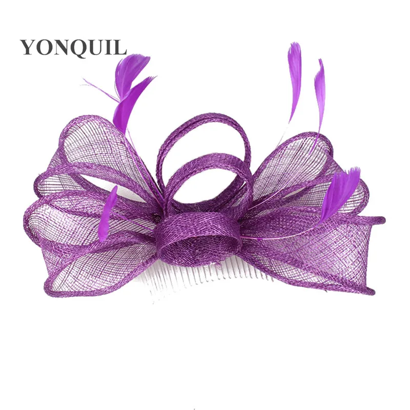 Цвета слоновой кости fascinators с фиолетовым перо украшения Высокое качество шляпки из соломки синамей с вуалеткой большой коктейль шапки MYQ072