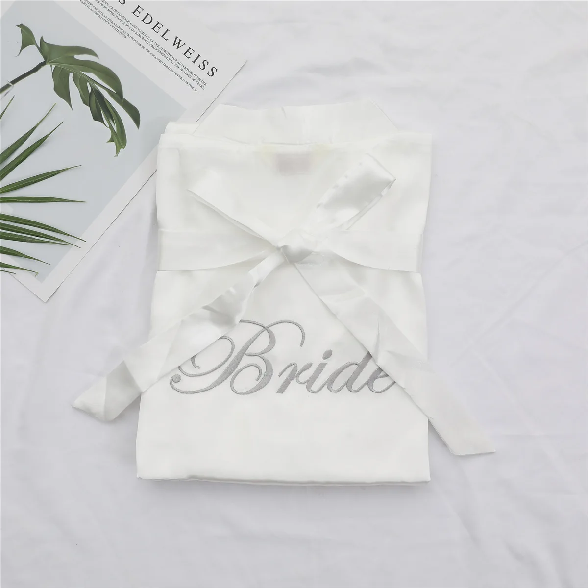 Серый халат для подружки невесты с вышивкой, халат для подружки невесты, однотонный халат, кимоно, банный халат, свадебное платье - Цвет: White Bride