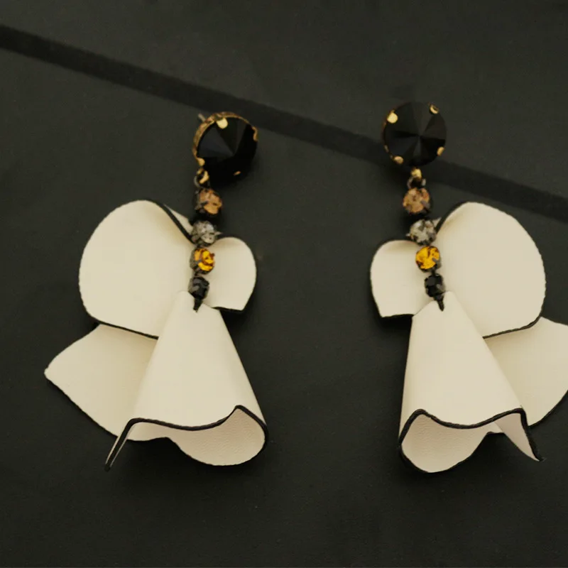 

WKOUD EAM Jewelry / 2019 New Fashion Temperament White Fabric Flower Series Irregular Dangle Earrings Women's Accessories S#R863