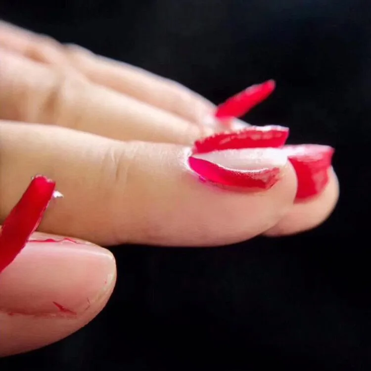 Оторванное покрытие. Оторванное покрытие. Оторванный гель лак с ногтей. Оторванный гель лак с ногтей. Оторванное покрытие на ногтях.