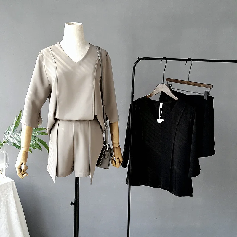 2017 mulher do verão 2 peças define moda cáqui sólida três manga trimestre pescoço v pulôver tops shorts de cintura alta com bolsos