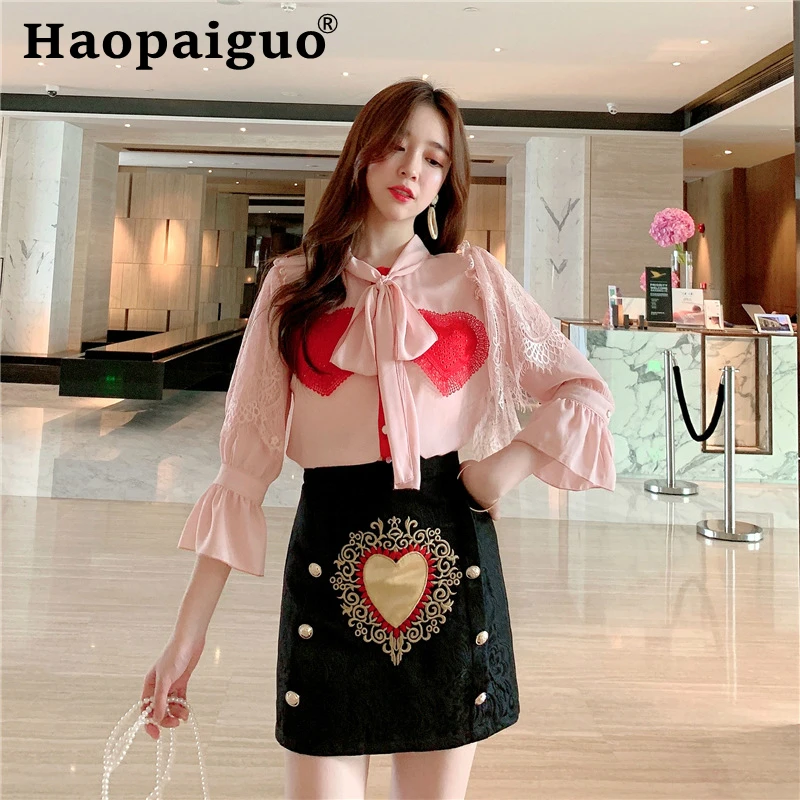 

2019 Summer Elegant Two Pieces Set Lace Patchwork Long Flare Sleeve Blouse and Print Love Star Mini Black Pant Women 2 Piece Set