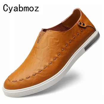 

Hot Sale New Genuine Leather men flat shoes Soft Moccasins men loafers Flats driving Peas Shoes New Vintage Fashion Casual shoes