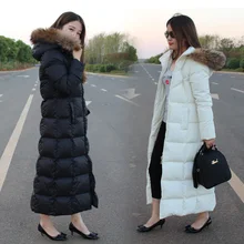 Новинка, очень Длинное Макси пуховое пальто для женщин с большим натуральным мехом, худи, макси куртка, парка, длина до щиколотки, черный, белый, XXL