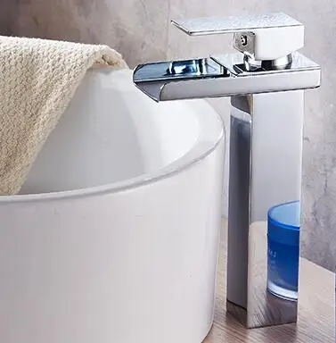 سطح جبل الذهب واحدة ليفر شلال صنبور الحمام الغرور المصارف خلاط صنبور الباردة والساخنة مياه الحنفية