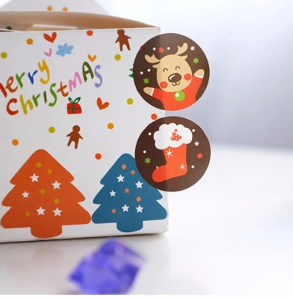 

10 Sheets (160 PCS) Kawaii Cartoon Happy Christmas Round Gift Box Sealing Paste Sticker Labels New Year Decor Decals Tags