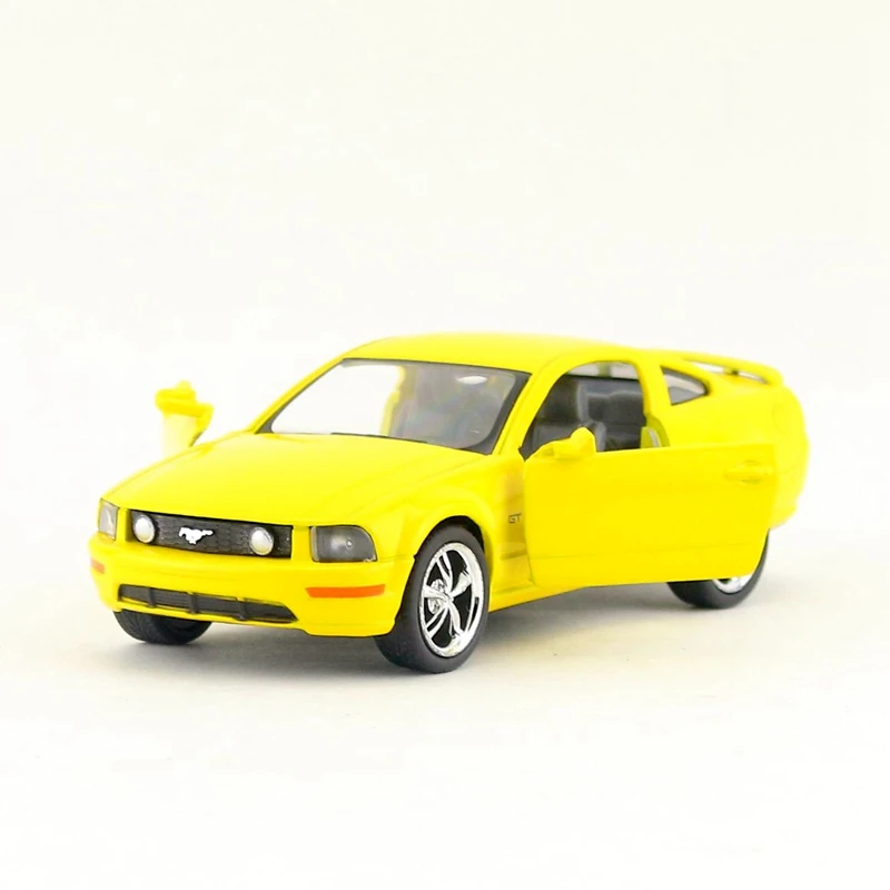 1:38 Масштаб/2006 Ford Mustang GT игрушечный автомобиль KiNSMART литая модель открывающиеся