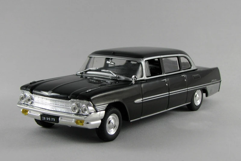 rare 143 The first classic car model of the Russian Soviet Union ZIL 111G yuan Alloy collection
