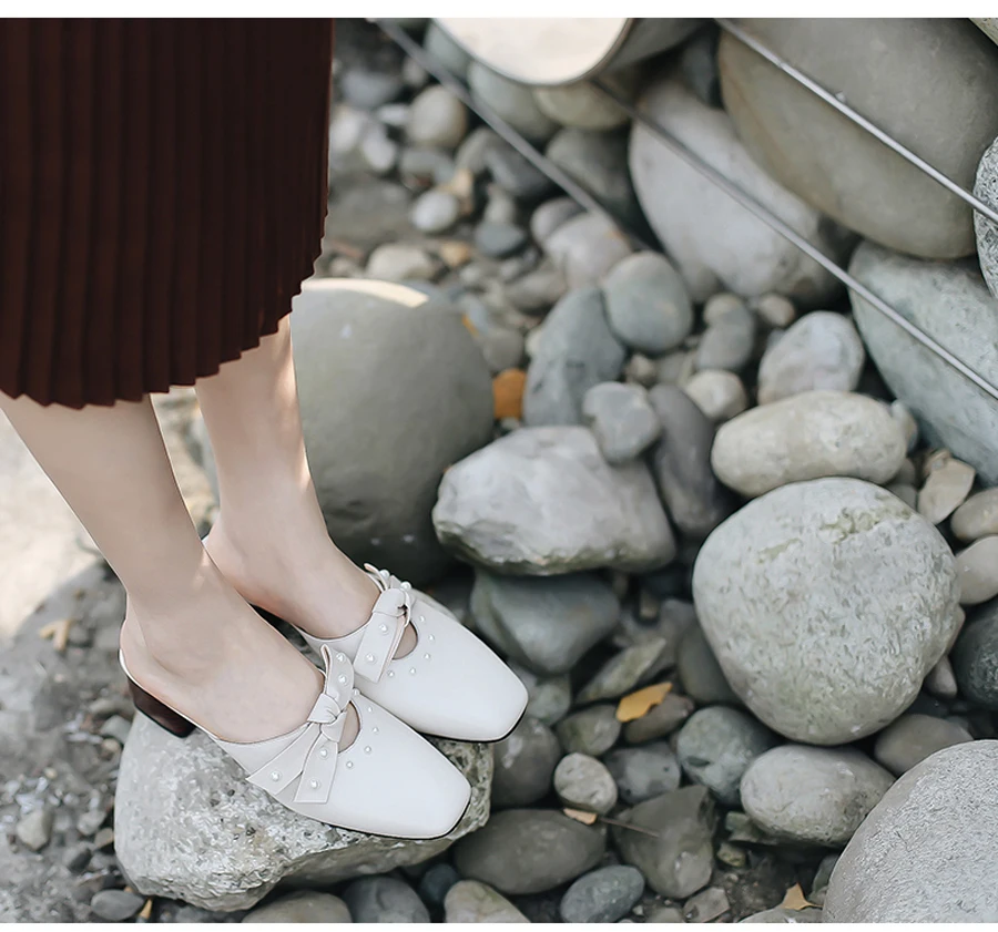 Stylesowner площади Toe Коренастый пятки половина тапочки для Весна-осень Перл Декор бабочкой без шнуровки женская обувь сплошной цвет шлепанцы
