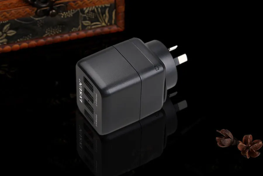 4_port_usb_travel_wall_charger_09
