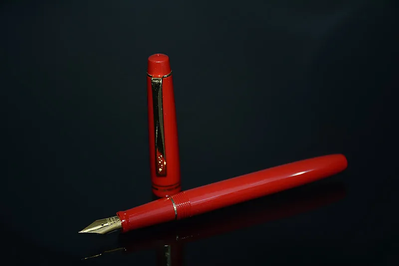 Студенческая ручка подарок крылья пластиковые EF повернуть крышку иридиевая перьевая ручка - Color: Red
