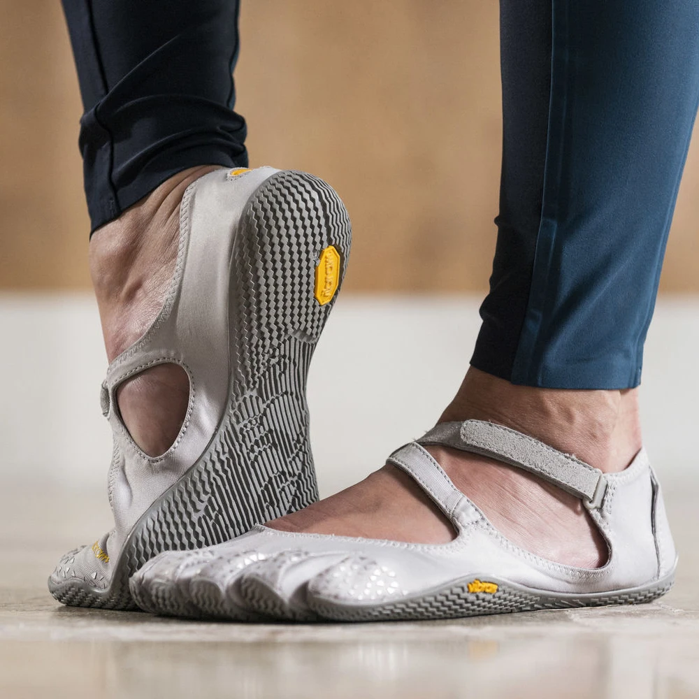vibram slip resistant shoes