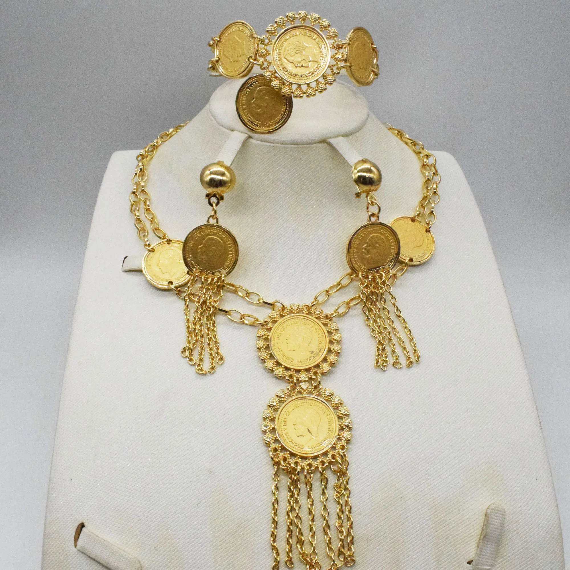 

2019 Bridal Gift Nigerian Wedding African Beads Jewelry Set Brand Woman Fashion Dubai Gold Color Jewelry Set Wholesale Design