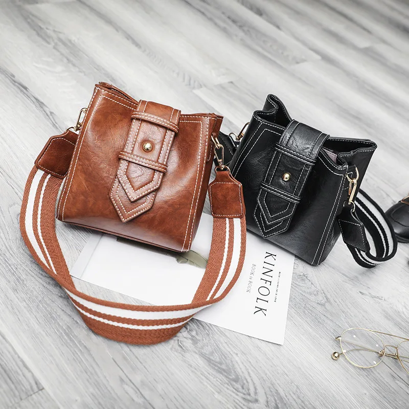 

2018 Korean version of the new Harbin Harbin wide shoulder straps water bags women's bags