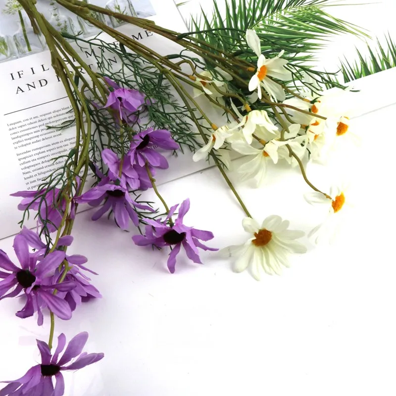 

Romantic Artificial Flowers 5 Branches 5 Heads Vintage Style Daisy Bouquet for Home Garden Office Table Wedding Decor