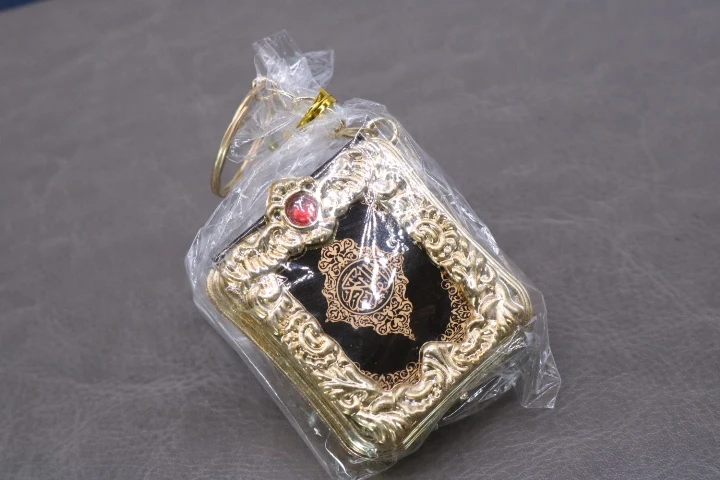 

3 Bible Books Plastic Box Key Chain Christian Quran Royal Paper Read Pendant Car Key Ring Religious Jewelry
