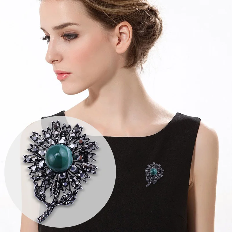 

Hot Sale Vintage Black Rhinestone Leaf & Flower Style Brooches Charm Pins For Women Green Pearl Christmas Jewelry Bijoux BRH1158