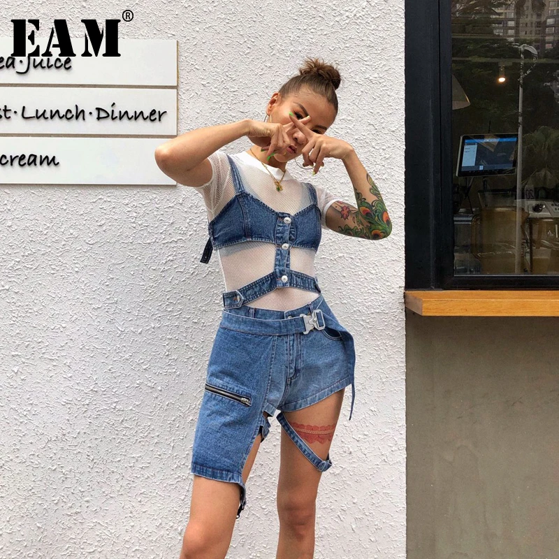 

[EAM] 2019 New Spring Summer V-collar Sleeveless Blue Denm Hollow Out Button Loose Personality Vest Women Fashion Tide JW746
