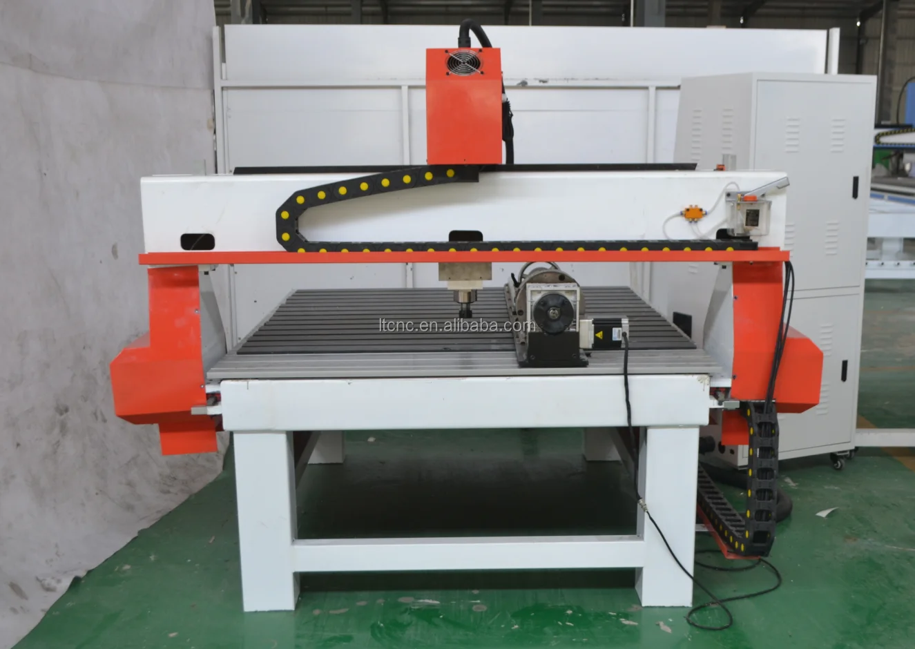 Китай cutomized небольшой древесины cnc маршрутизатор 1212 3.5kw шпиндель для деревообработки