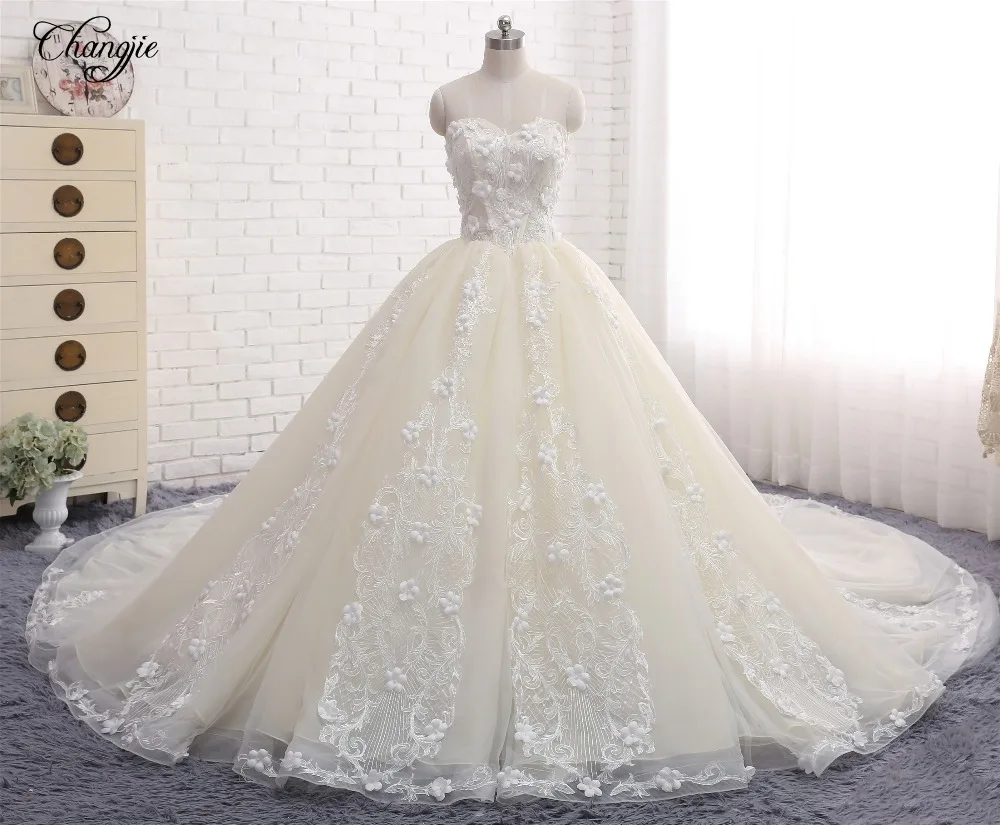 

Fantastic New Arrival Long Wedding Dress 2018 Sweetheart Lace Up Back Chapel Train Ball Gown Appliques Tulle Bridal Gowns